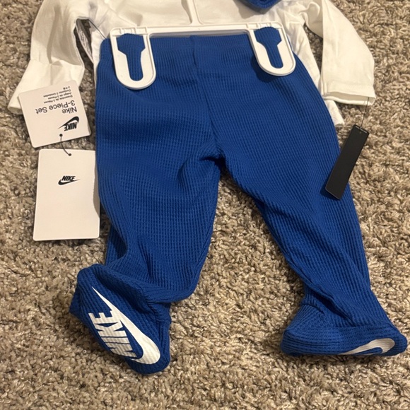 Nike Kids White and Blue Set - Picture 2 of 3